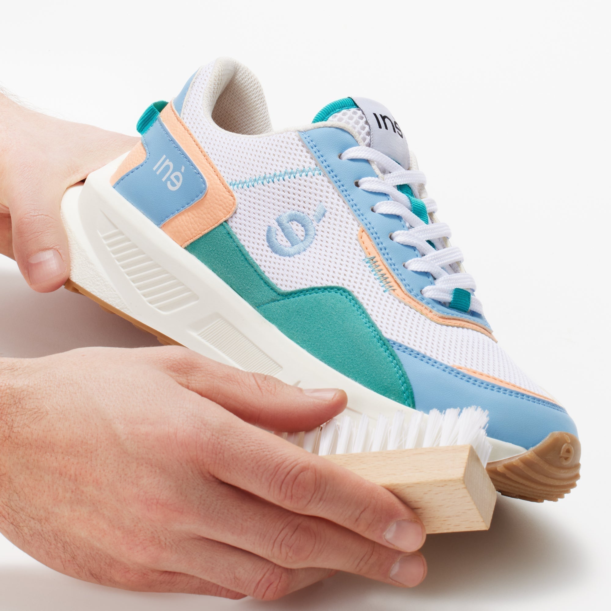 Comment nettoyer des sneakers vegan ?