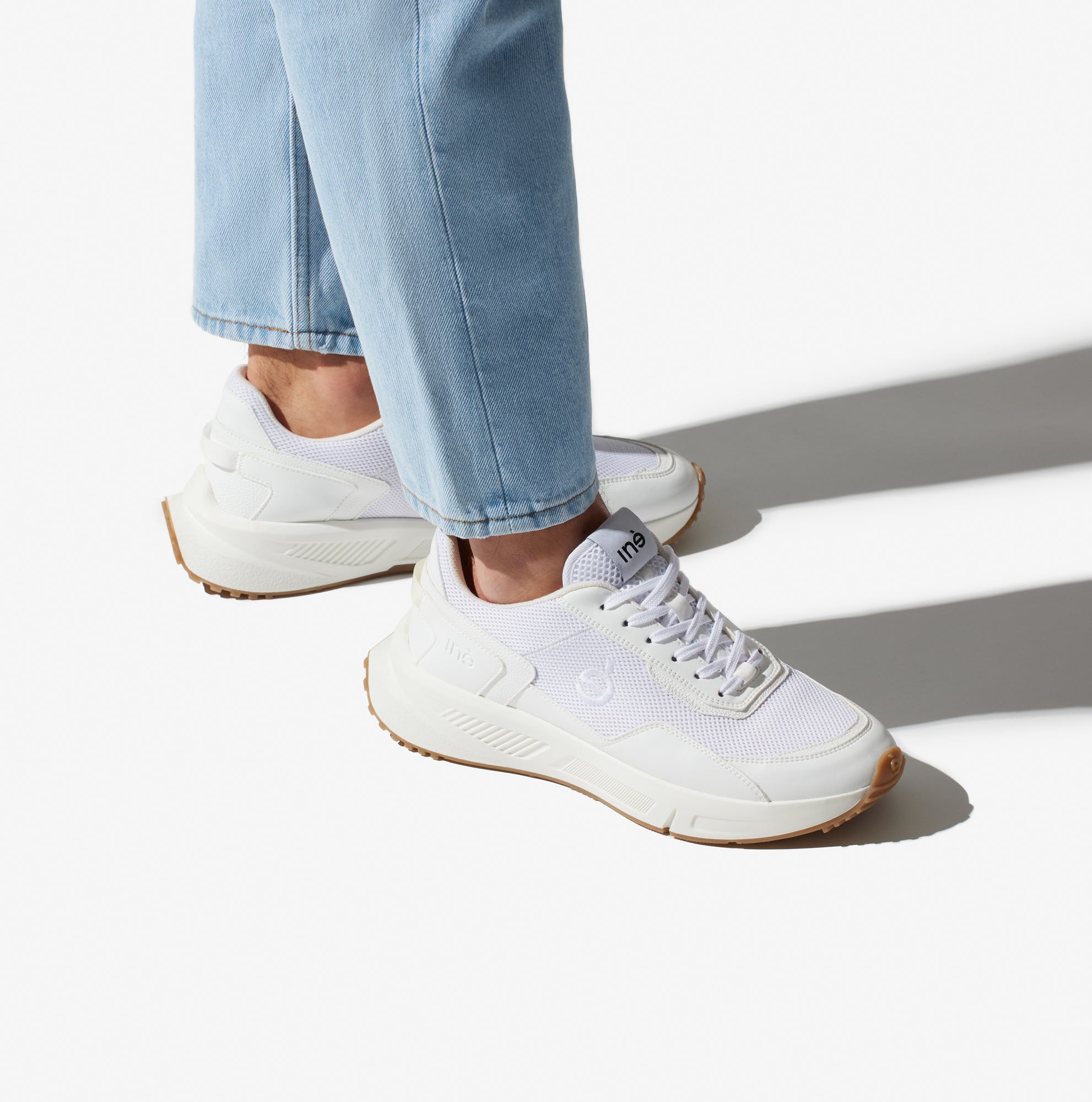 Comment nettoyer ses sneakers blanches : nos astuces