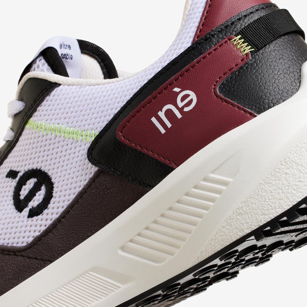 Baskets vegan unisexes bordeaux et noir de la marque iné, disponibles du 36 au 46