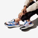 Sneakers vegan unisexes orange et bleu de la marque iné, disponibles du 36 au 46