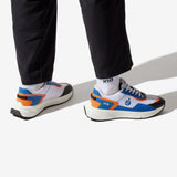Sneakers vegan unisexes orange et bleu de la marque iné, disponibles du 36 au 46